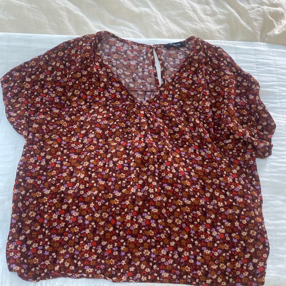 Madewell red floral top with key hole detail in back size large